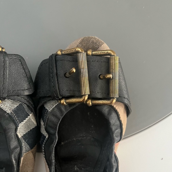 Burberry buckle flats - Picture 3 of 4